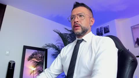 Snapshot of mrfrank_tattoo chatting on December 2024 12:01:02 PM MrFrank. online show from December 2024 12:01:02 PM