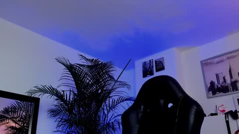Snapshot of mrfrank_tattoo chatting on December 2024 03:04:02 PM MrFrank. online show from December 2024 03:04:02 PM