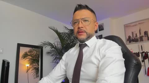 Snapshot of mrfrank_tattoo chatting on January 2025 01:11:01 PM MrFrank. online show from January 2025 01:11:01 PM