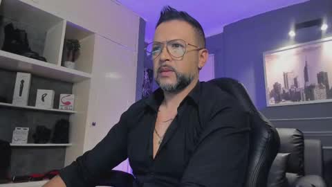 Snapshot of mrfrank_tattoo chatting on September 2025 11:11:01 AM MrFrank. online show from September 2025 11:11:01 AM