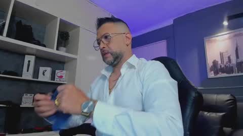 Snapshot of mrfrank_tattoo chatting on September 2025 12:39:01 PM MrFrank. online show from September 2025 12:39:01 PM