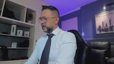 MrFrank. online show from November 2025 12:26:01 PM