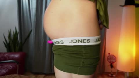 Snapshot of mrgreeneyes01 chatting on December 2024 10:11:02 AM juan luis online show from December 2024 10:11:02 AM