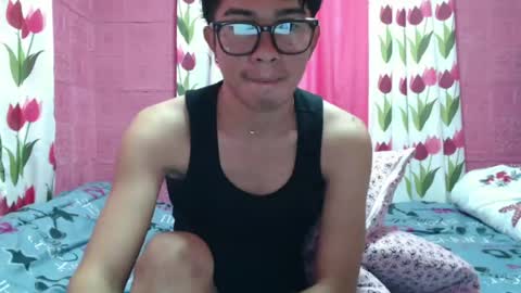 Snapshot of mrheartthief chatting on June 2026 12:22:02 AM mrheartthief online show from June 2026 12:22:02 AM