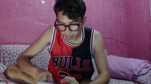 Snapshot of mrheartthief chatting on July 2026 12:29:01 PM mrheartthief online show from July 2026 12:29:01 PM