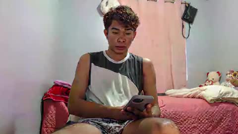 Snapshot of mrheartthief chatting on July 2026 01:37:01 AM mrheartthief online show from July 2026 01:37:01 AM