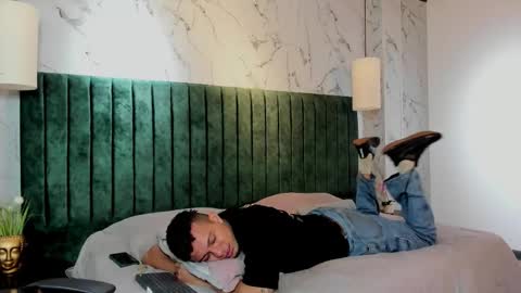 mrjustin_ online show from October 2025 08:22:01 PM