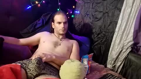 Snapshot of mrkinksized chatting on December 2024 07:17:01 AM MrKinkSized online show from December 2024 07:17:01 AM