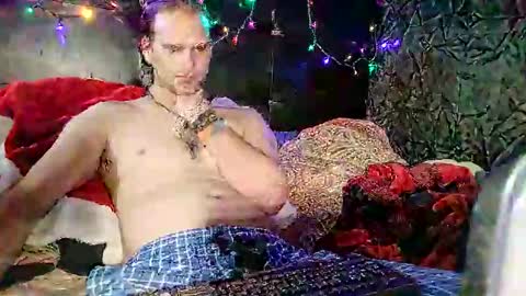 Snapshot of mrkinksized chatting on December 2024 06:52:02 AM MrKinkSized online show from December 2024 06:52:02 AM