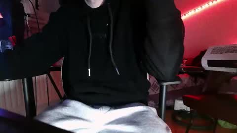 Snapshot of mrrogu3 chatting on November 2025 05:30:01 PM MrRogue online show from November 2025 05:30:01 PM