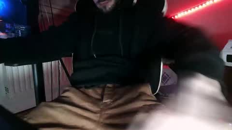 Snapshot of mrrogu3 chatting on December 2025 07:52:02 PM MrRogue online show from December 2025 07:52:02 PM