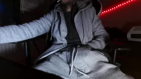 Snapshot of mrrogu3 chatting on January 2026 02:36:02 AM MrRogue online show from January 2026 02:36:02 AM