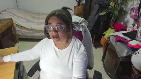 Snapshot of mrs_mommy chatting on March 2025 09:40:02 PM mrs_mommy online show from March 2025 09:40:02 PM