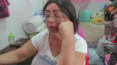 Snapshot of mrs_mommy chatting on March 2026 08:31:01 PM mrs_mommy online show from March 2026 08:31:01 PM