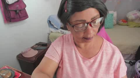 Snapshot of mrs_mommy chatting on April 2026 06:41:01 PM mrs_mommy online show from April 2026 06:41:01 PM