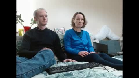Snapshot of mrs_velvet_vixen_and_mr_stud chatting on December 2024 08:48:01 AM Mrs Velvet Vixen online show from December 2024 08:48:01 AM