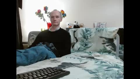 Snapshot of mrs_velvet_vixen_and_mr_stud chatting on February 2025 02:46:01 PM Mrs Velvet Vixen online show from February 2025 02:46:01 PM