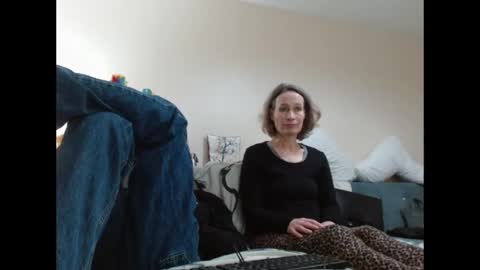 Snapshot of mrs_velvet_vixen_and_mr_stud chatting on February 2025 11:55:01 AM Mrs Velvet Vixen online show from February 2025 11:55:01 AM