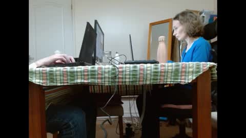 Snapshot of mrs_velvet_vixen_and_mr_stud chatting on February 2025 11:43:01 AM Mrs Velvet Vixen online show from February 2025 11:43:01 AM