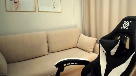 Adam online show from September 2025 01:53:01 AM