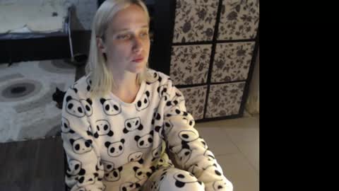 Snapshot of mrsluck chatting on June 2026 04:07:01 PM Sasha online show from June 2026 04:07:01 PM
