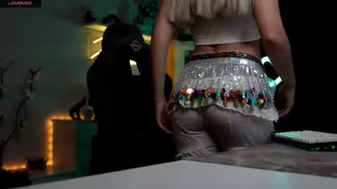 YOUR OWNER online show from November 2025 04:06:01 PM