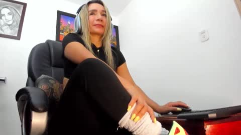 Snapshot of ms_lunarose chatting on November 2025 12:55:01 AM ms_lunarose online show from November 2025 12:55:01 AM