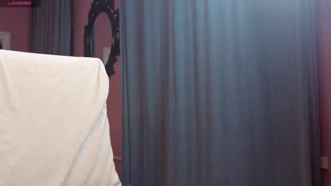 Lina  Help me to reach 100 thumbs up  online show from October 2025 12:28:01 PM