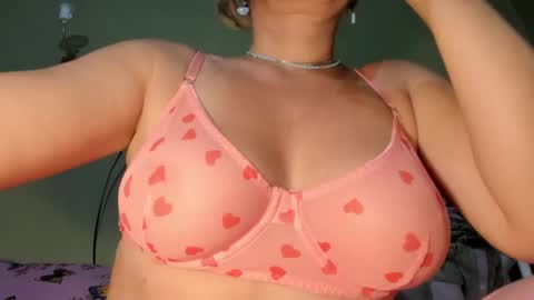 Snapshot of mspurrfectlove chatting on February 2025 03:17:01 PM MsPurrfectLove online show from February 2025 03:17:01 PM