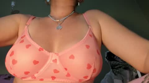 Snapshot of mspurrfectlove chatting on February 2025 02:28:02 AM MsPurrfectLove online show from February 2025 02:28:02 AM