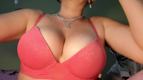 Snapshot of mspurrfectlove chatting on February 2025 01:38:01 AM MsPurrfectLove online show from February 2025 01:38:01 AM