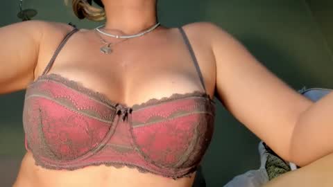 Snapshot of mspurrfectlove chatting on February 2025 01:46:02 AM MsPurrfectLove online show from February 2025 01:46:02 AM