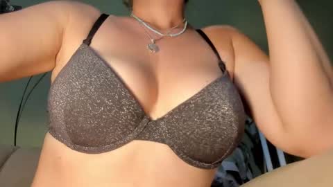 Snapshot of mspurrfectlove chatting on March 2025 02:04:01 AM MsPurrfectLove online show from March 2025 02:04:01 AM