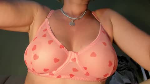 Snapshot of mspurrfectlove chatting on March 2025 01:48:01 AM MsPurrfectLove online show from March 2025 01:48:01 AM