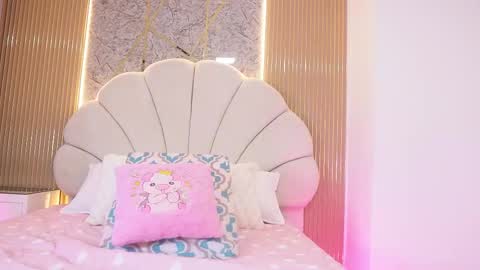 Manuela  online show from November 2025 03:06:02 AM