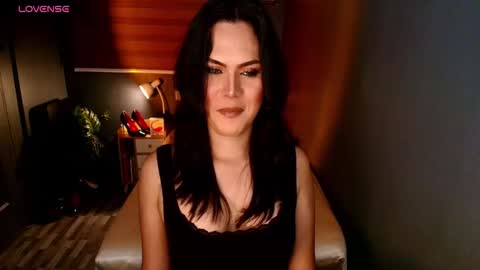 Snapshot of msveeyxo1 chatting on December 2025 11:00:02 PM Veey online show from December 2025 11:00:02 PM