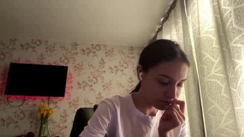 Tia online show from April 2026 06:14:01 AM