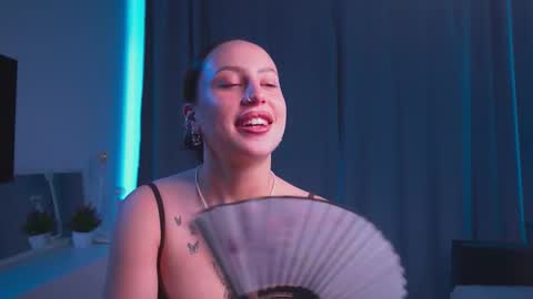 Snapshot of multifruiti chatting on September 2025 07:18:02 AM Kira online show from September 2025 07:18:02 AM