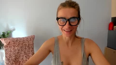 Snapshot of munishpunish chatting on January 2025 11:19:02 AM LOVELY JULIA Peter DAY online show from January 2025 11:19:02 AM