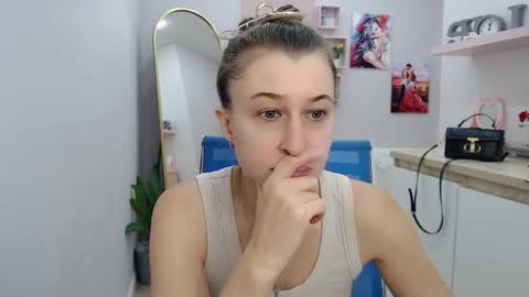 Snapshot of muriel_elvin chatting on September 2025 08:47:02 AM muriel_elvin online show from September 2025 08:47:02 AM