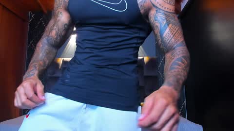 Snapshot of muscle_man19 chatting on December 2024 04:38:01 PM Nick online show from December 2024 04:38:01 PM