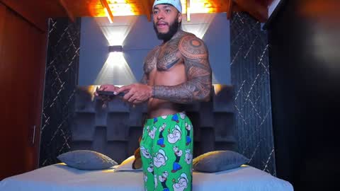 Snapshot of muscle_man19 chatting on December 2024 02:32:01 AM Nick online show from December 2024 02:32:01 AM