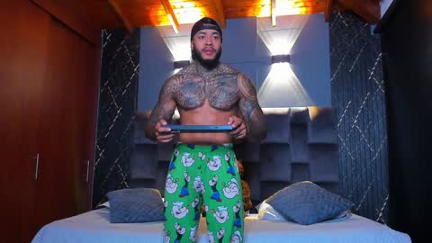 Snapshot of muscle_man19 chatting on December 2024 03:49:02 PM Nick online show from December 2024 03:49:02 PM