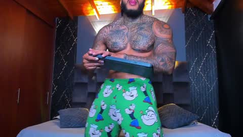 Snapshot of muscle_man19 chatting on December 2024 01:22:01 AM Nick online show from December 2024 01:22:01 AM