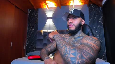 Snapshot of muscle_man19 chatting on December 2024 01:26:01 AM Nick online show from December 2024 01:26:01 AM