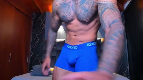 Snapshot of muscle_man19 chatting on January 2025 05:01:01 PM Nick online show from January 2025 05:01:01 PM