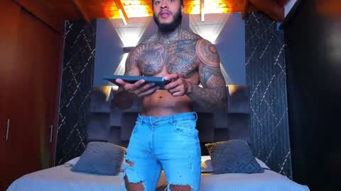 Snapshot of muscle_man19 chatting on January 2025 04:12:01 AM Nick online show from January 2025 04:12:01 AM