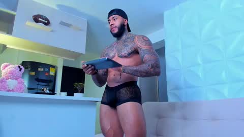 Snapshot of muscle_man19 chatting on March 2025 01:15:01 AM Nick online show from March 2025 01:15:01 AM