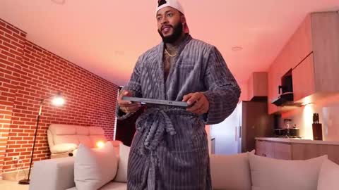 Snapshot of muscle_man19 chatting on October 2025 11:40:02 AM Nick online show from October 2025 11:40:02 AM