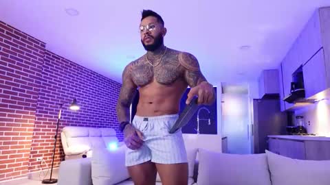 Snapshot of muscle_man19 chatting on October 2025 11:20:02 AM Nick online show from October 2025 11:20:02 AM